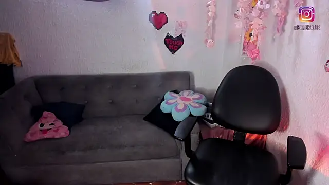 Emilycollei online show from March 2026 06:19:02 PM