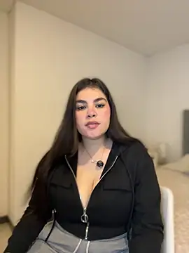 Isabella LaRue online show from April 2026 02:13:02 AM