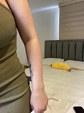 Isabella LaRue online show from February 2026 08:48:02 PM