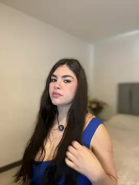 Isabella LaRue online show from April 2026 08:04:01 PM