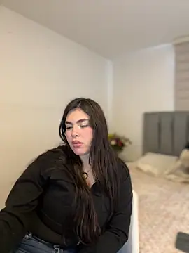 Isabella LaRue online show from April 2026 04:03:01 PM