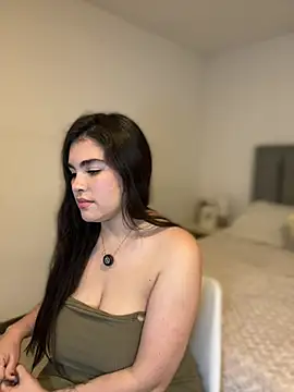 Isabella LaRue online show from April 2026 03:02:02 AM