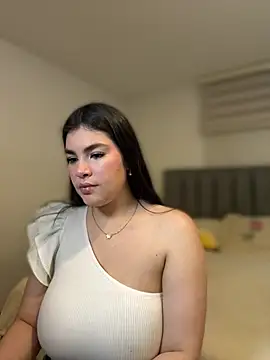 Isabella LaRue online show from February 2026 07:45:02 PM