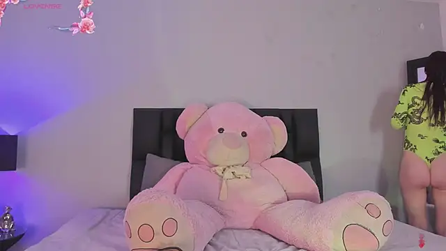 SaradaParker online show from February 2026 02:36:02 PM