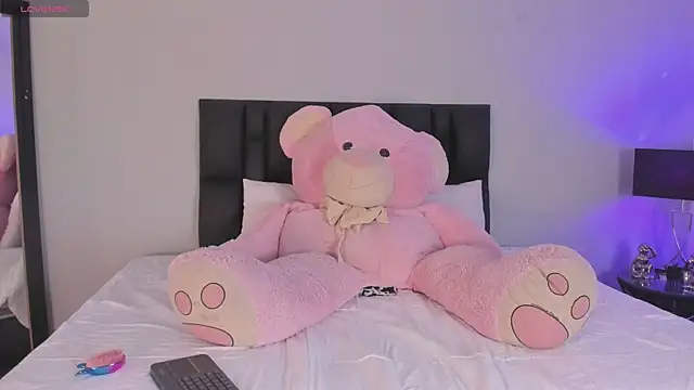 SaradaParker online show from March 2026 02:54:01 PM