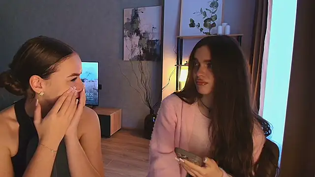 MayaGlow online show from November 2025 05:41:01 AM