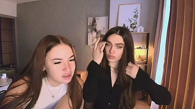 MayaGlow online show from November 2025 05:19:01 AM