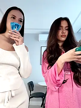 MayaGlow online show from November 2025 05:33:01 AM