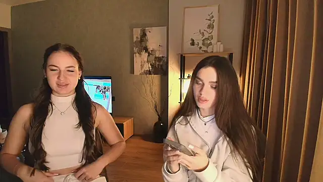 MayaGlow online show from December 2025 05:28:01 AM