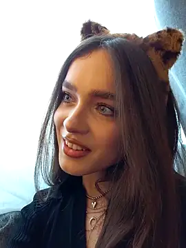 MayaGlow online show from November 2025 05:34:01 AM