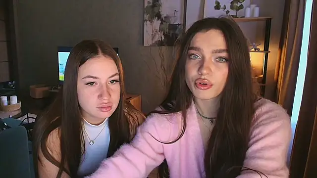 MayaGlow online show from November 2025 05:39:01 AM