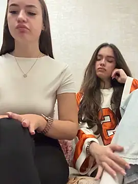 MayaGlow online show from October 2025 05:39:01 AM