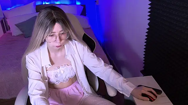 sofiisun online show from November 2025 02:05:02 AM