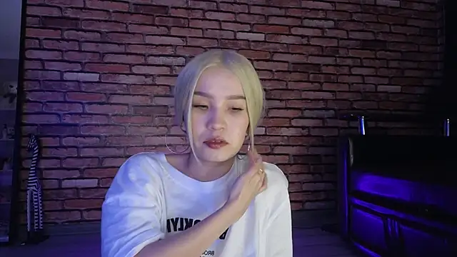 Snapshot of saya_li1 chatting on November 2025 10:31:02 PM saya li1 online show from November 2025 10:31:02 PM