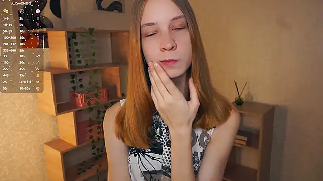 Snapshot of IveyColley chatting on November 2025 08:25:01 AM IveyColley online show from November 2025 08:25:01 AM