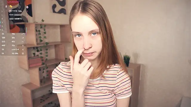 Snapshot of IveyColley chatting on November 2025 08:18:02 AM IveyColley online show from November 2025 08:18:02 AM