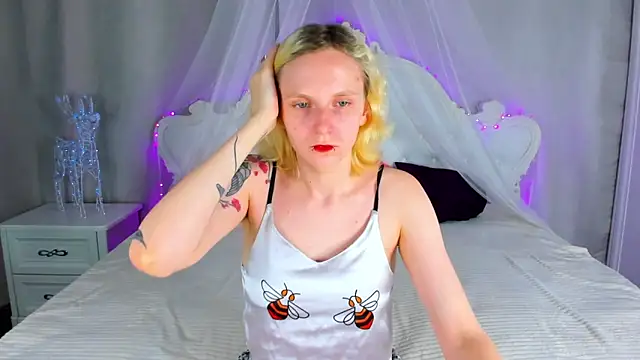 LikiLips online show from May 2026 01:04:01 AM