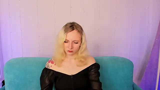 LikiLips online show from November 2025 01:09:01 AM