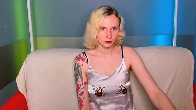 LikiLips online show from May 2026 01:00:02 AM