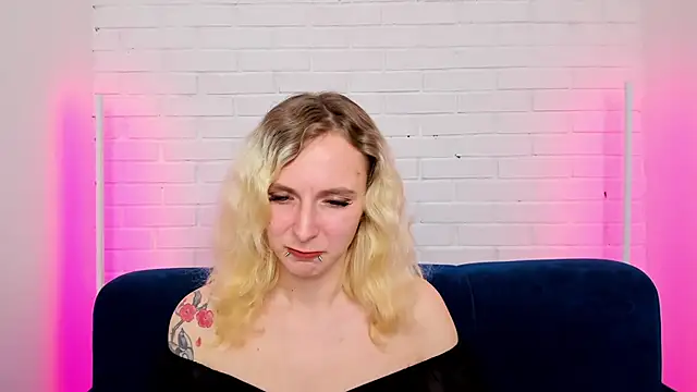 LikiLips online show from November 2025 08:30:01 AM