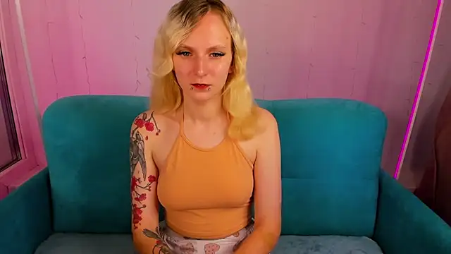 LikiLips online show from October 2025 01:29:02 AM
