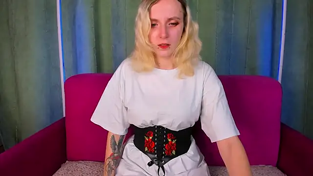 LikiLips online show from November 2025 01:09:01 AM