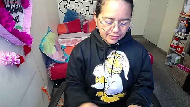 Miss  kendra  online show from February 2026 01:33:01 PM