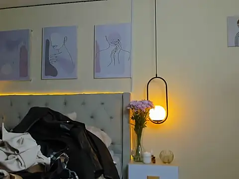 Chloe Celeste online show from November 2025 12:47:01 AM