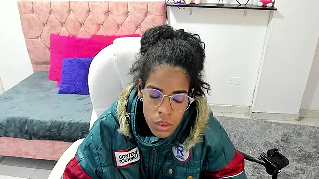 thianahorny online show from December 2025 12:15:02 PM