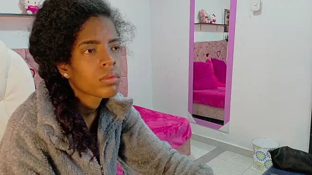 thianahorny online show from April 2026 01:01:02 PM