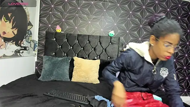 thianahorny online show from March 2026 12:35:02 PM