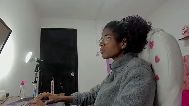 thianahorny online show from February 2026 10:02:02 AM