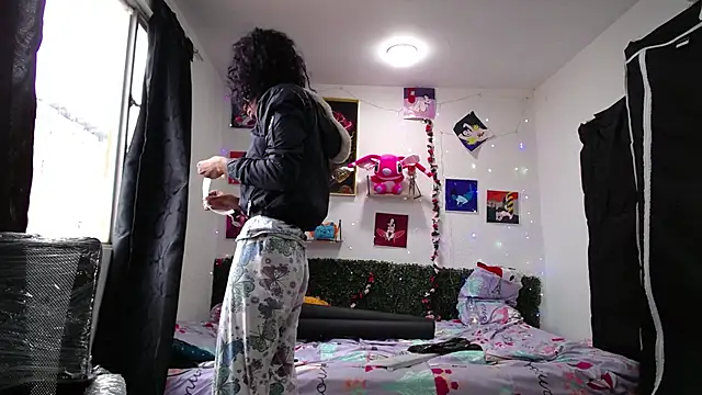 thianahorny online show from April 2026 12:34:01 PM