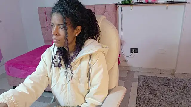 thianahorny online show from April 2026 01:28:02 PM