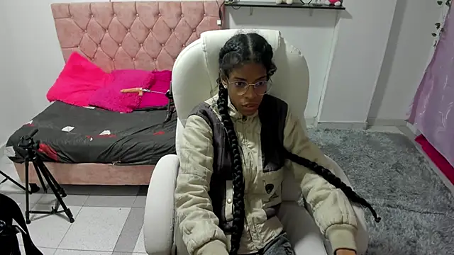 thianahorny online show from December 2025 10:04:01 AM