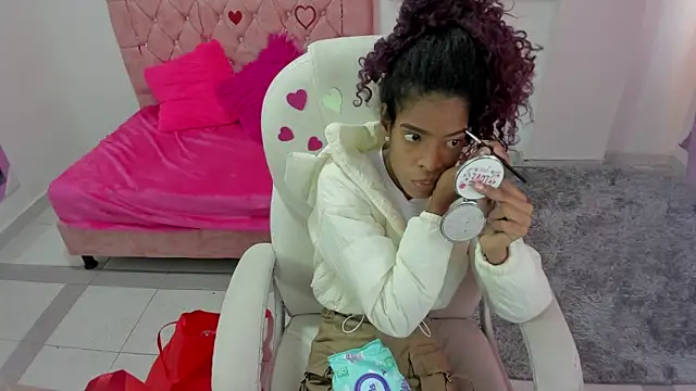 thianahorny online show from February 2026 01:44:01 PM