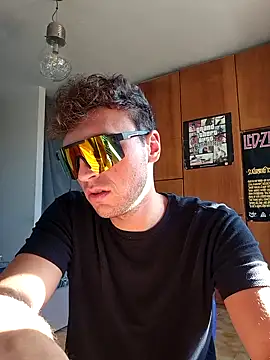 Kaeell online show from October 2025 01:41:02 PM