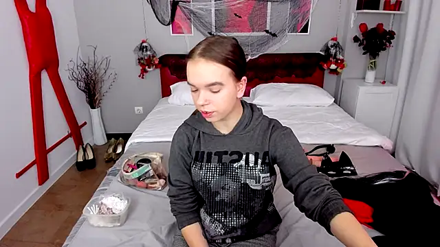 Snapshot of KamilaPeach chatting on October 2025 07:51:01 AM KamilaPeach online show from October 2025 07:51:01 AM