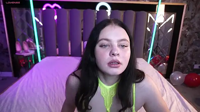 SnowWhiti online show from February 2026 08:06:02 PM