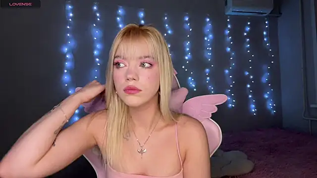 myprettylola online show from November 2025 07:36:01 PM