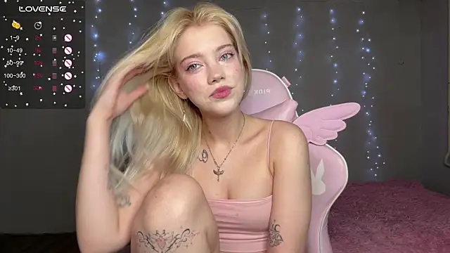Snapshot of myprettylola chatting on March 2026 03:04:01 PM myprettylola online show from March 2026 03:04:01 PM