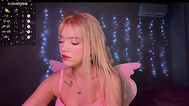 myprettylola online show from December 2025 07:34:02 PM