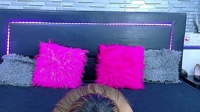 Snapshot of SeraphynLuxora chatting on June 2026 03:45:01 AM SeraphynLuxora online show from June 2026 03:45:01 AM
