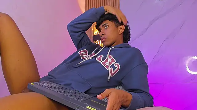 Ethan thouse online show from December 2025 07:35:01 PM