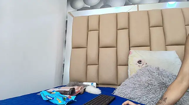 hannah teehn online show from November 2025 07:03:02 PM