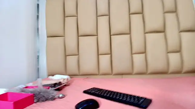 hannah teehn online show from December 2025 07:13:01 PM