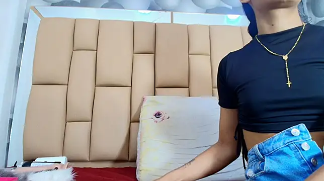 hannah teehn online show from December 2025 07:07:02 PM