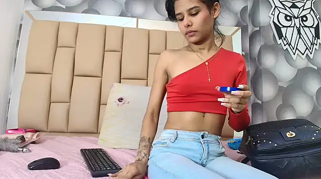 hannah teehn online show from November 2025 07:03:01 PM