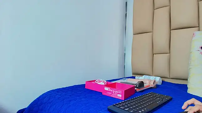 hannah teehn online show from November 2025 07:14:01 PM