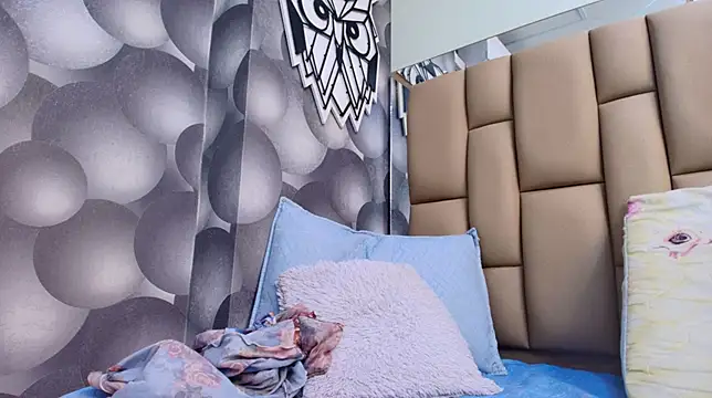 hannah teehn online show from October 2025 07:05:02 PM